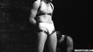 Watch this muscular jock get a hot load of cumshot on his face