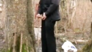 Watch this dude stroke his meat while alone outside