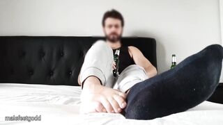 Masculine Soles Fetish Feet - A Homo-Sensual Ale-Sation with a Big Dick and a Steamy Finish