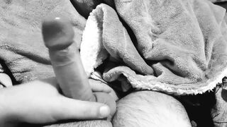 Watch drochlucky stroke his cock and stroke his load while wanking to Ts'S