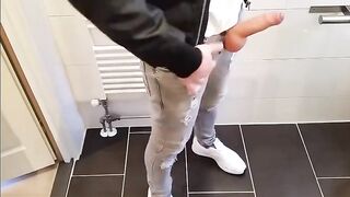 Amateur guy strokes a huge load on webcam while showing off his moves