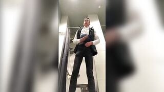 Amateur guy jerks off to a hot gym chick's first cumshot