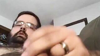 Amateur hunk jerks off to a big juicy load on his chubby friend's face