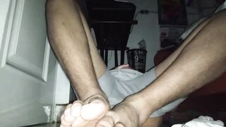 Manu_ps_feet's Guest Room: Watch him give a hot footjob and handjob to his favorite hunk