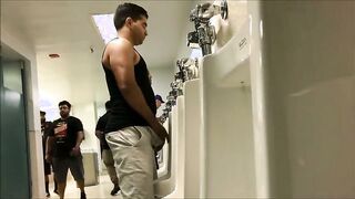 Watch this kinky college guy spy on his schoolmate's gym routine in HD