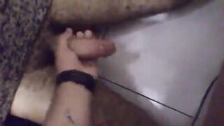 Banheiro 2: A Hairy Hunk Takes a Public restroom Handjob and Gets a Big Cumshot