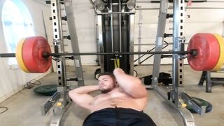 Hotmuscles6t9's Red-hot workout #11: Muscular dude gives a hot handjob to a lucky amateur