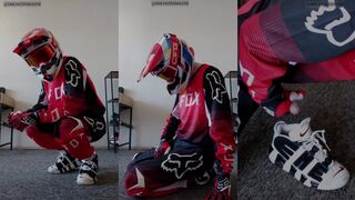 Sneaker-wearing dude gets off on cumming on gear while flaunting his hot ass in MxGear Jizz video