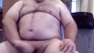 Chubby bear jerks off to his daddy's cumshot in solo cam session
