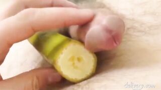 Watch this amateur guy pleasure himself with a homemade banana toy