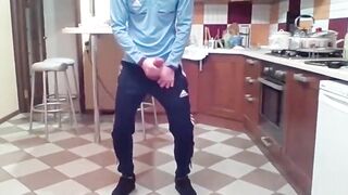 Hunk's solo session ends with a massive cumshot on the Net