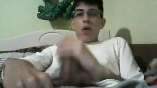 Watch this amateur twink get a big cumshot after a steamy handjob from a hung stud