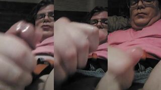 Ryan Sinns is a hairy amateur cumshot hound who loves to get his man off with his big juicy hands