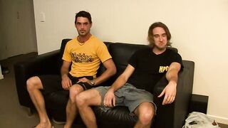 Amateur guy gives sloppy head and handjob in homemade video