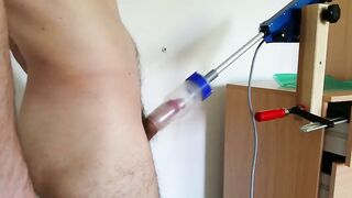 Watch this amateur teen's wild solo play with a toy machine