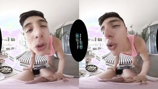 VirtualRealGay.com - Feed the Hunky
